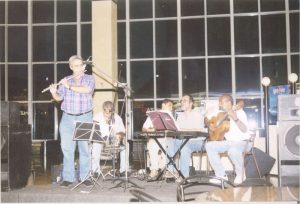 Carrefour Guadalupe Shopping choro na praça música ao vivo